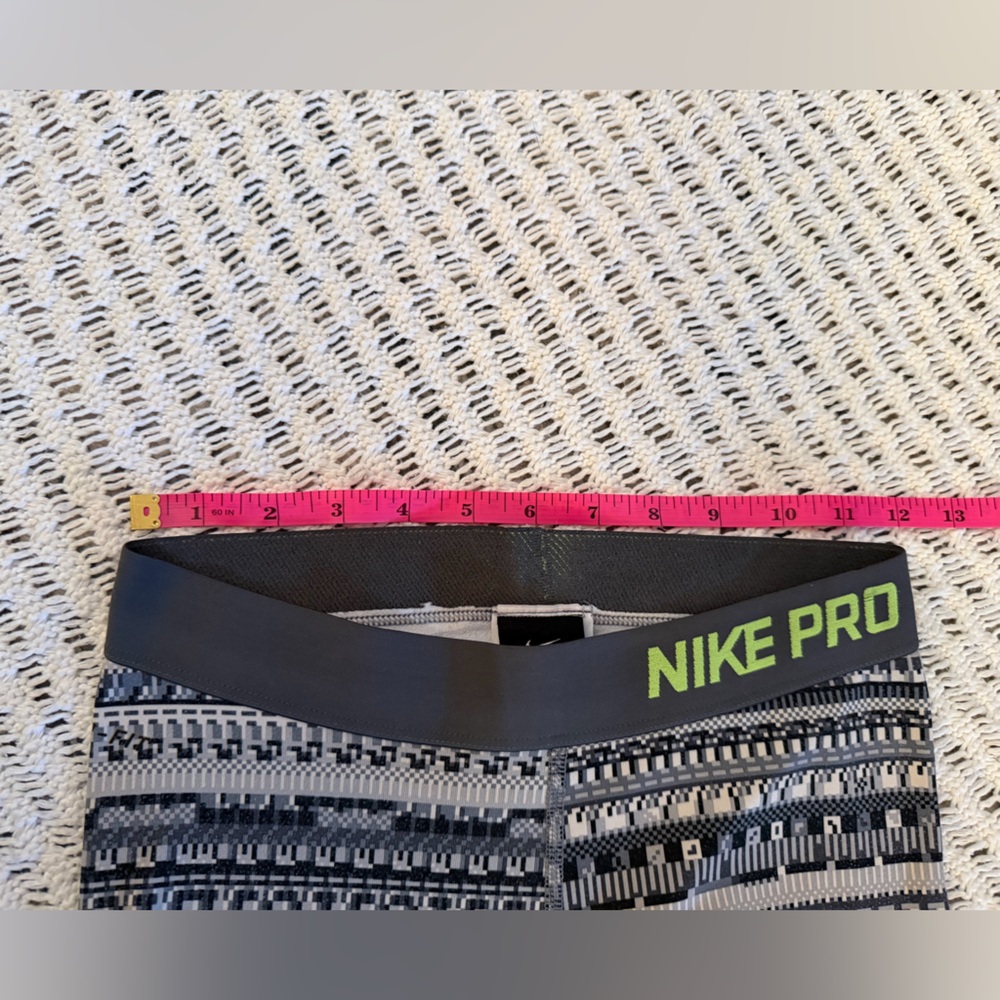 NIKE Pro Hyperwarm 8 Bit Dri-Fit Black Grey Green Full Length Leggings Size S - Picture 9 of 11